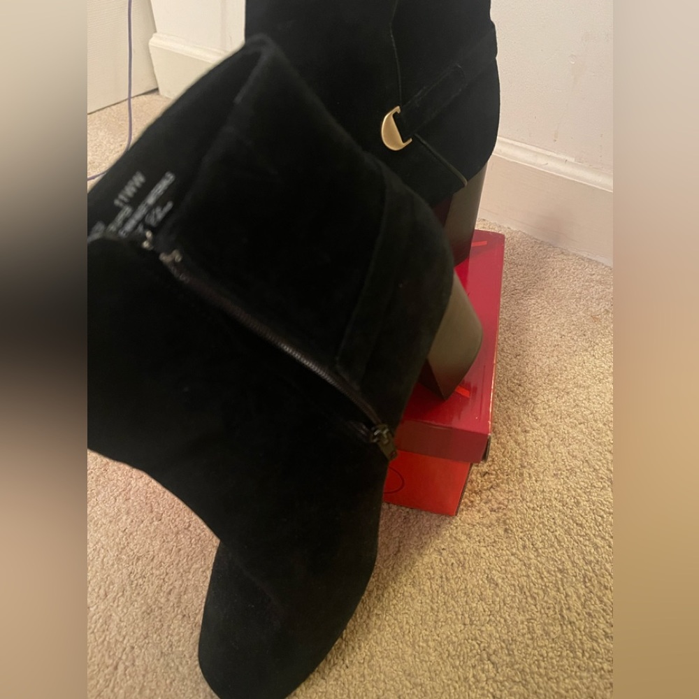 Women’s suede boots